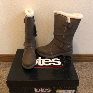 NWT Totes Winter Boots size 6med